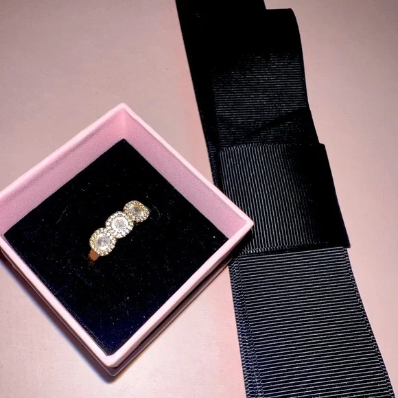 Ring, women’s size 8. Price negotiable. Make your best offer! - Picture 6 of 10